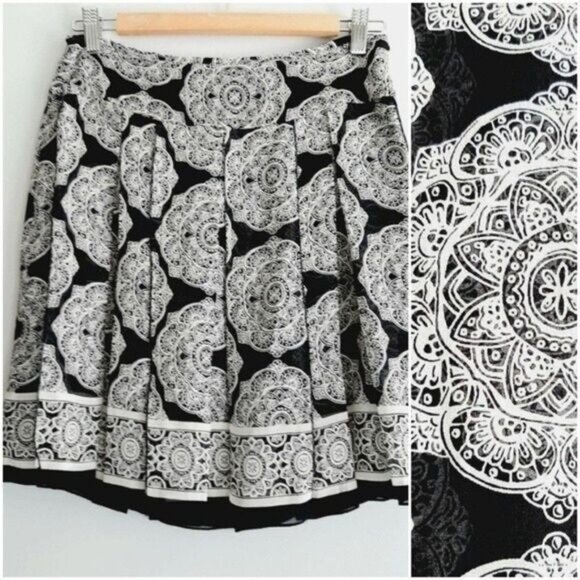 WHITE HOUSE BLACK MARKET 100% Silk Plisse Pleated Layered Skirt Sz 4 - Picture 2 of 8